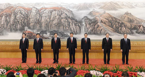 11月15日，新一届中央政治局常委同中外记者见面。