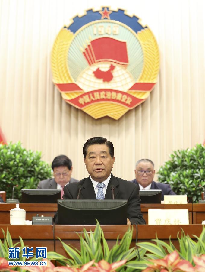 11月22日，政协第十一届全国委员会常务委员会第十九次会议圆满完成各项议程，在北京闭幕。全国政协主席贾庆林出席闭幕会并讲话。新华社记者 丁林 摄