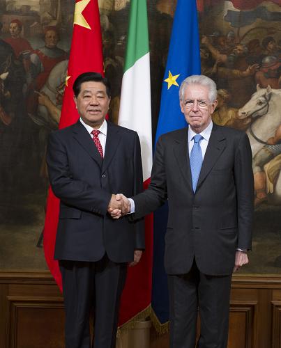 当地时间11月28日，全国政协主席贾庆林在罗马会见意大利总理蒙蒂。 新华社记者 李学仁 摄