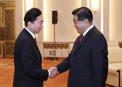 1月16日，全国政协主席贾庆林在北京人民大会堂会见日本前首相鸠山由纪夫。新华社记者 庞兴雷 摄