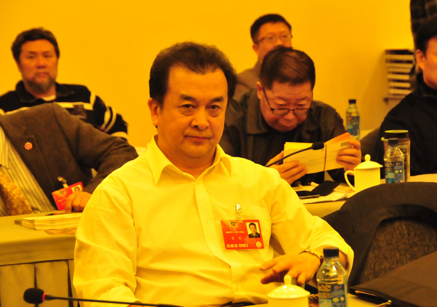3月4日下午，全国政协文艺界委员在北京铁道大厦进行分组讨论。图为全国政协委员黄宏。苏影 摄