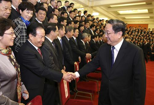 4月26日，海峡两岸关系协会第三届理事会第一次会议暨纪念“汪辜会谈”20周年活动在北京人民大会堂举行。中共中央政治局常委、全国政协主席俞正声会见全体代表并发表重要讲话。新华社记者 庞兴雷 摄