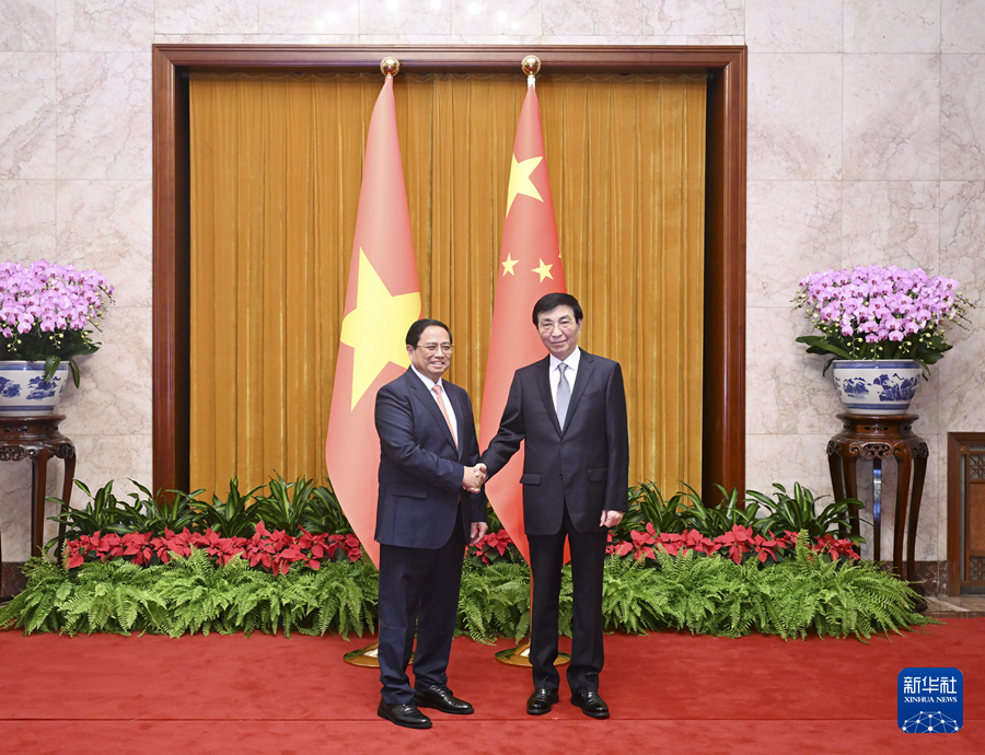 王沪宁会见越南总理范明政
