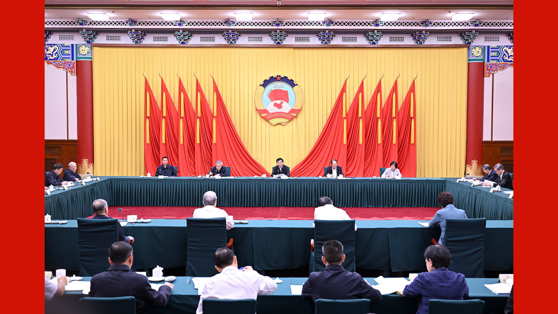 王沪宁主持召开全国政协主席会议