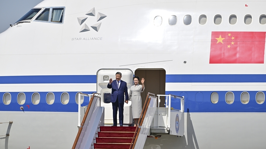 习近平抵达比什凯克出席2026年上海合作组织峰会并对吉尔吉斯...