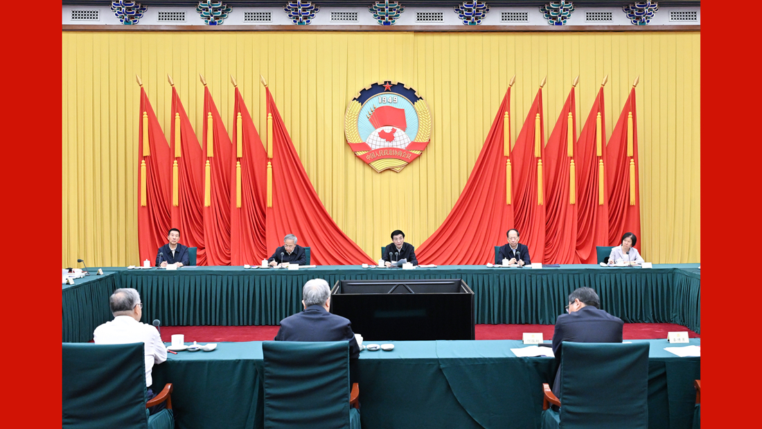 王沪宁主持召开全国政协主席会议