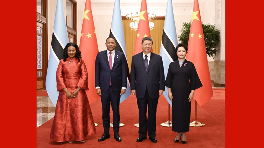 习近平同博茨瓦纳总统博科会谈